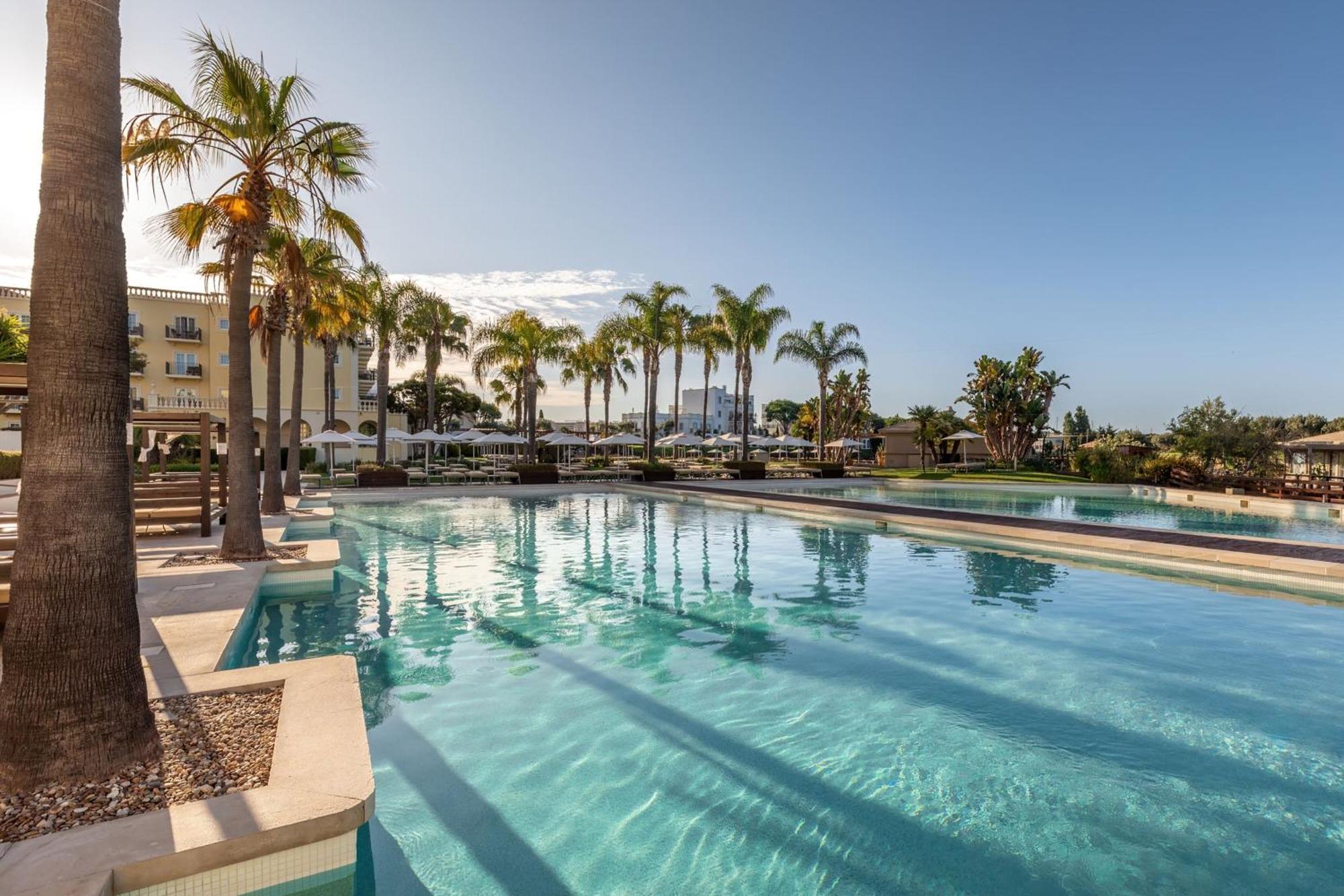 Domes Lake Algarve, Autograph Collection Виламура Экстерьер фото The swimming pool at the hotel